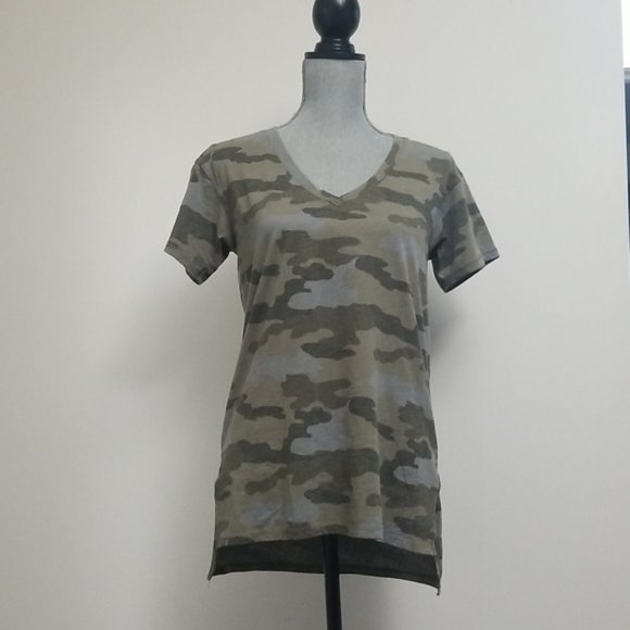 American Eagle Camo V Neck - Picture 5 of 9
